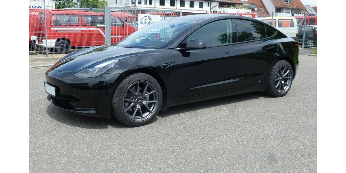 Tesla Model 3 SR+ RWD 60 kWH neuwertig * Mwst. ausweisba 11.300 km 34.900 &euro; Nürtingen 72622