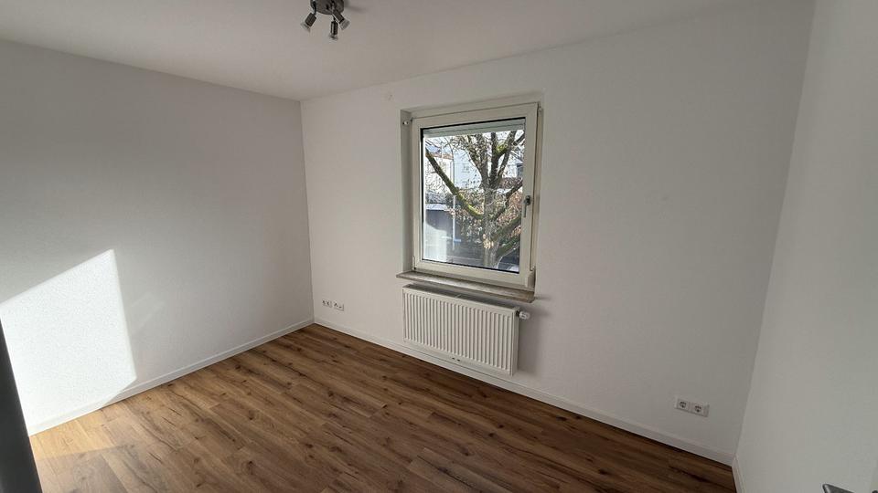 Etagenwohnung Sindelfingen Eichholz - 3 Zimmer, 80 m&sup2;, 1.230&euro; | Angebot:24842595