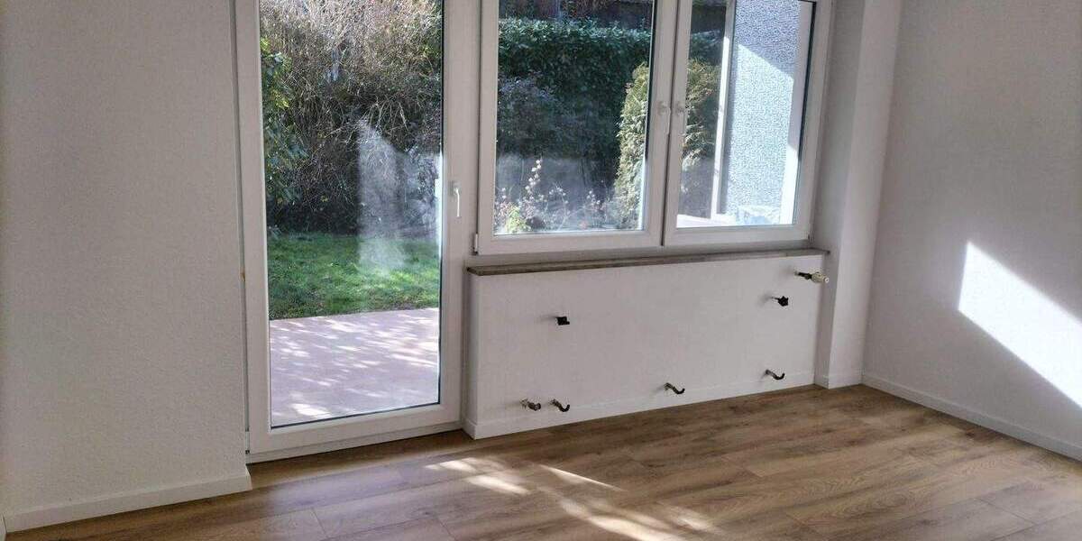 Etagenwohnung Pforzheim Dillweißenstein - 3 Zimmer, 90 m&sup2;, 900&euro; | Angebot:24791882