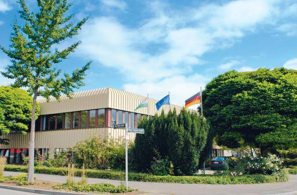 431 qm Lagerfläche und 2 schöne Büros in Kornwestheim Nähe Stuttgart - All-in-Miete