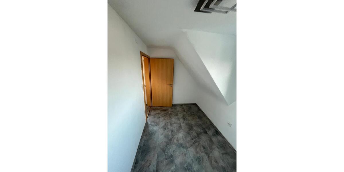 Dachgeschoßwohnung Vaihingen an der Enz - 2.5 Zimmer, 60 m&sup2;, 700&euro; | Angebot:24751556