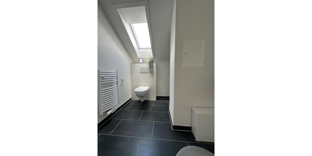 Dachgeschoßwohnung Stuttgart Zuffenhausen - 2.5 Zimmer, 52 m&sup2;, 970&euro; | Angebot:25936820