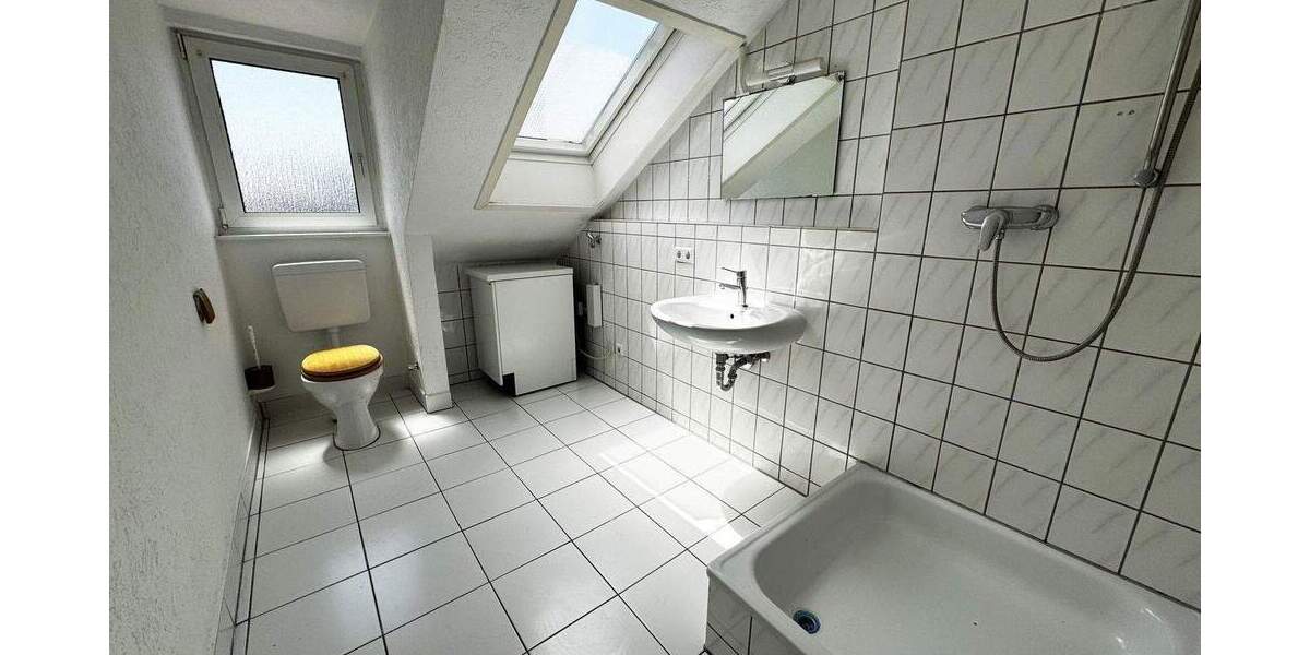 Helle 3-Zimmer-Wohnung im DG | ca. 67?m² | Gepflegter Zustand | Zentral in Cannstatt 3 zimmer