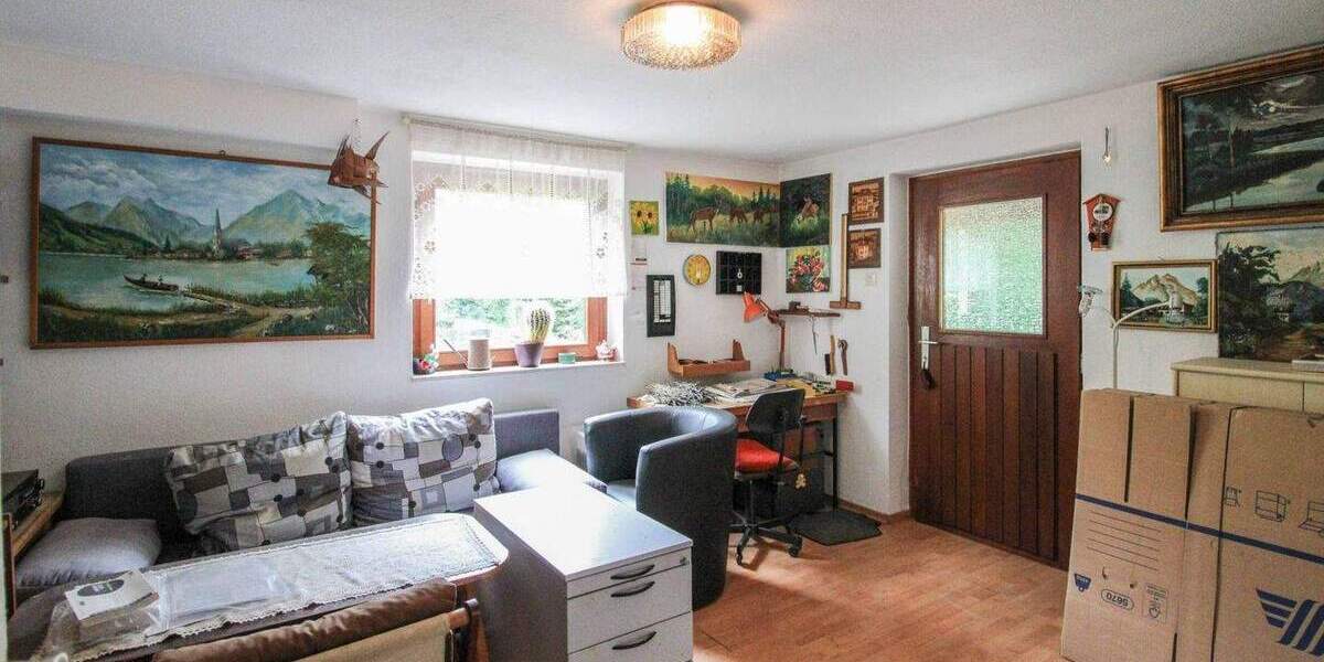 Einfamilienhaus Calw - 7 Zimmer, 180 m&sup2;, 329.000&euro; | Angebot:25911365