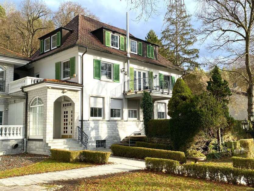 Haus zum Kaufen in Aidlingen 980.000 € 272 m²