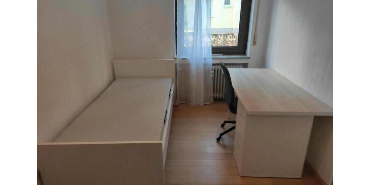 Erdgeschoßwohnung Reutlingen - 1 Zimmer, 98 m&sup2;, 390&euro; | Angebot:24476846