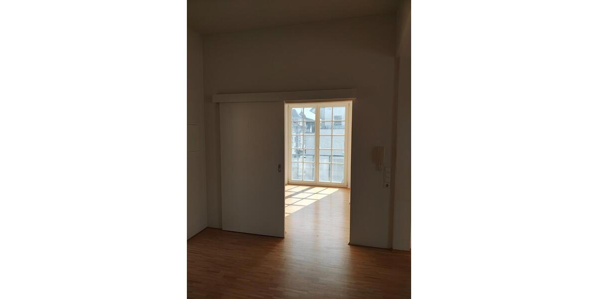 Etagenwohnung Esslingen am Neckar Brühl - 2 Zimmer, 85 m&sup2;, 1.000&euro; | Angebot:23426136