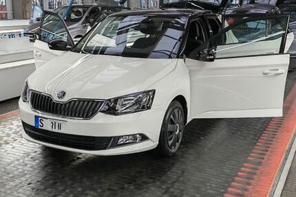 Skoda Fabia 32.009 km 12.600 € Stuttgart 70469