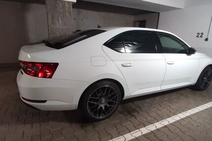 Skoda Superb 125.000 km 16.500 &euro; Steinenbronn 71144