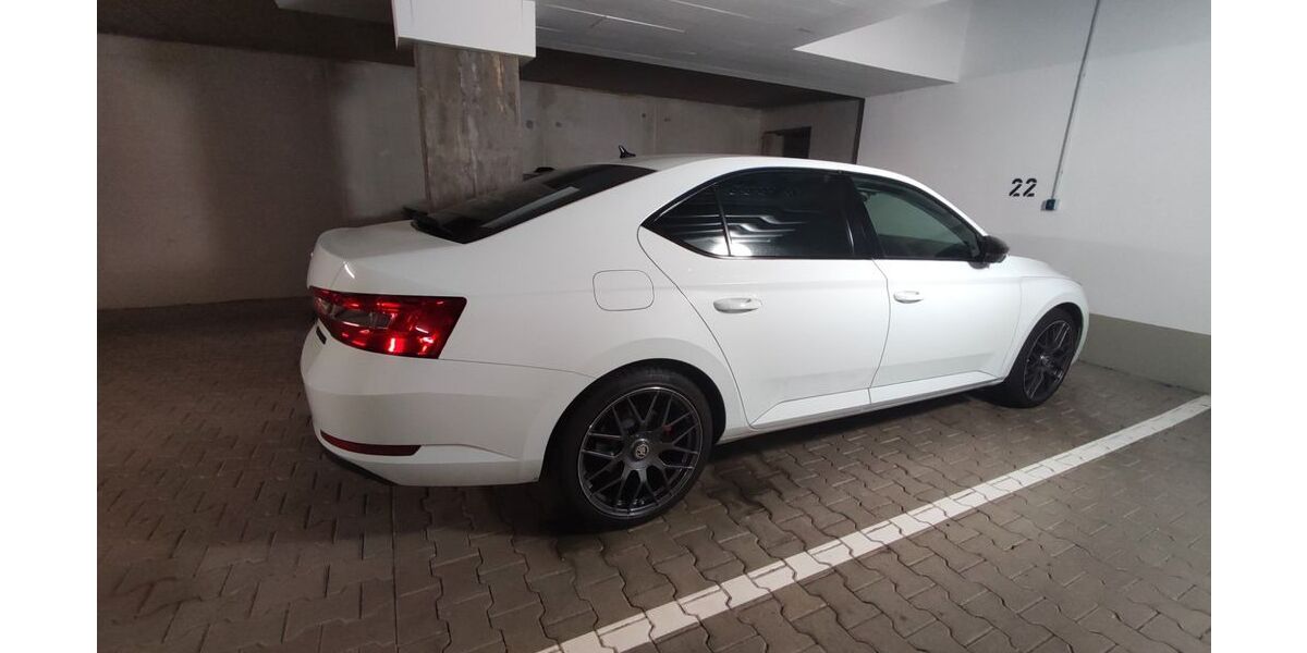 Skoda Superb 125.000 km 16.500 &euro; Steinenbronn 71144