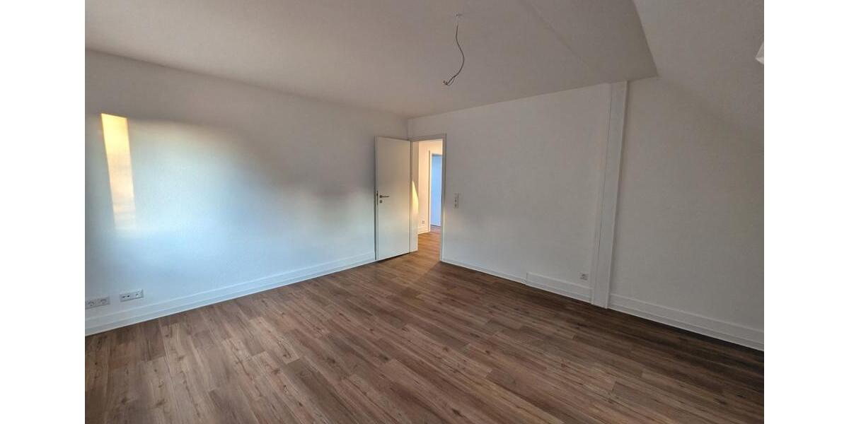 Dachgeschoßwohnung Ludwigsburg - 4 Zimmer, 97 m&sup2;, 1.315&euro; | Angebot:27608091