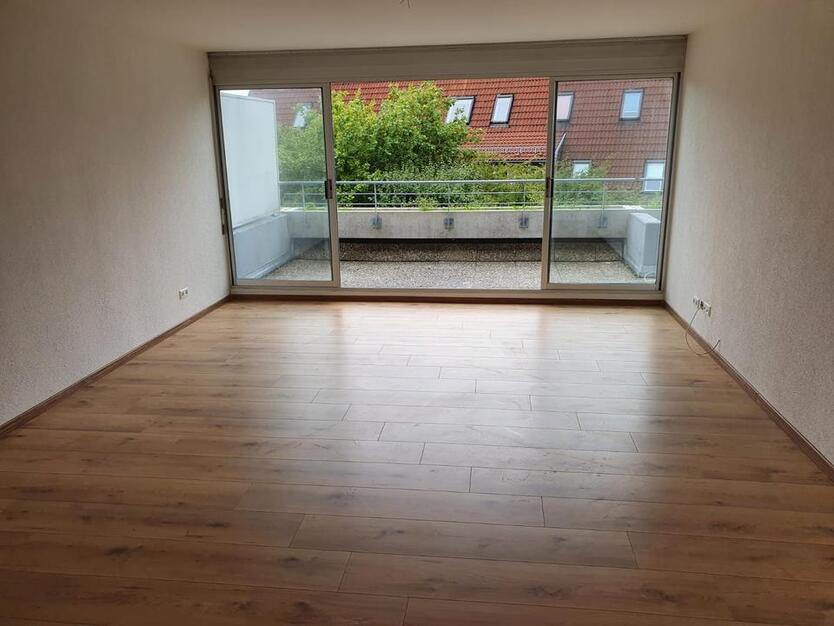 Lichtdurchflutete 4-Zimmer-Wohnung mit großem Balkon & Garage