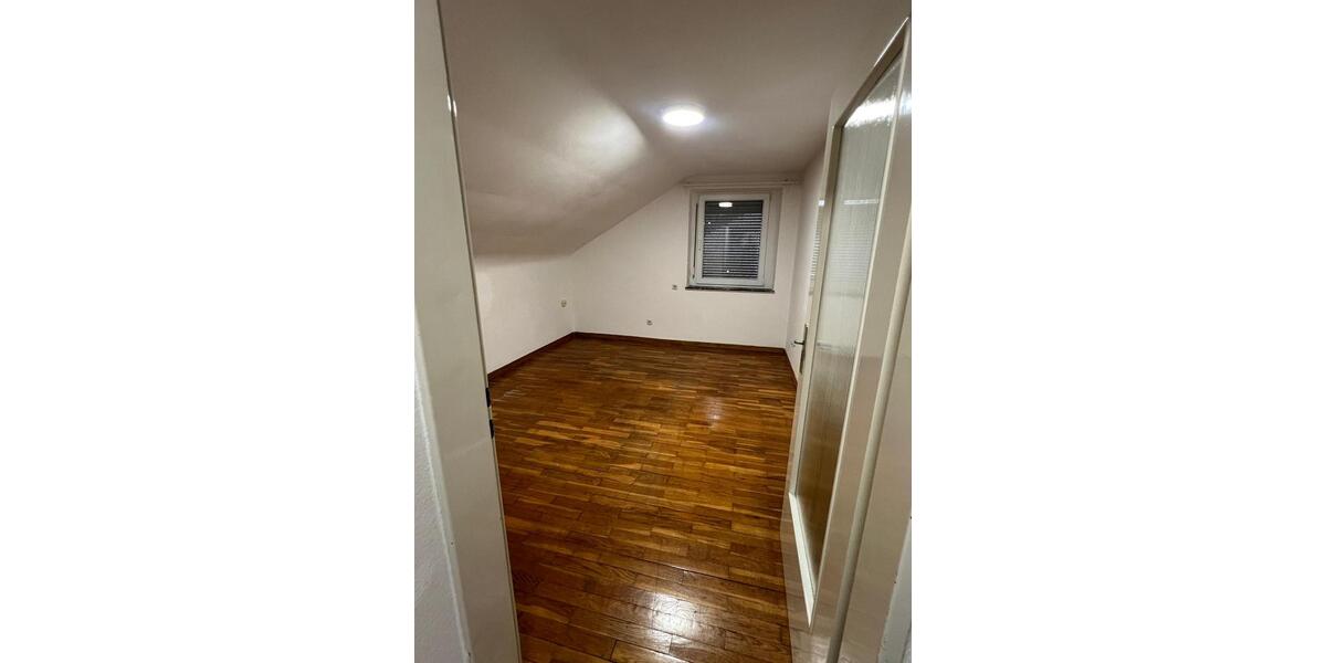 Dachgeschoßwohnung Nürtingen - 3 Zimmer, 58 m&sup2;, 210.000&euro; | Angebot:26972669