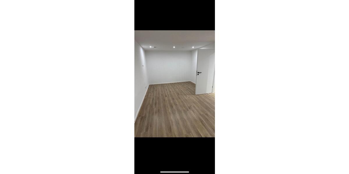 Erdgeschoßwohnung Wendlingen am Neckar - 3.5 Zimmer, 132 m&sup2;, 1.400&euro; | Angebot:22106168