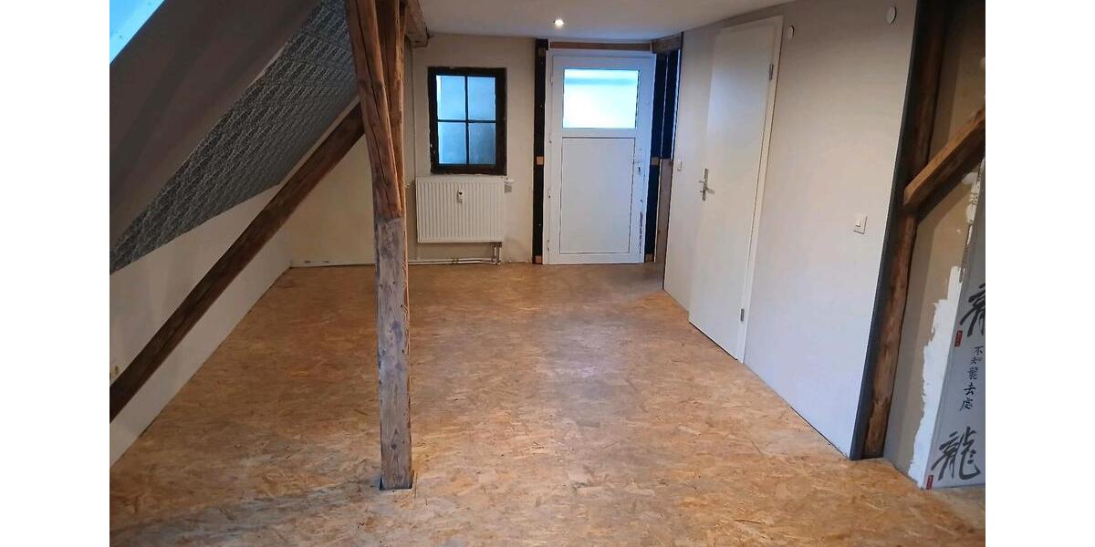 Etagenwohnung Reutlingen - 5 Zimmer, 128 m&sup2;, 1.350&euro; | Angebot:27594248