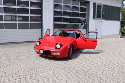 Porsche 944