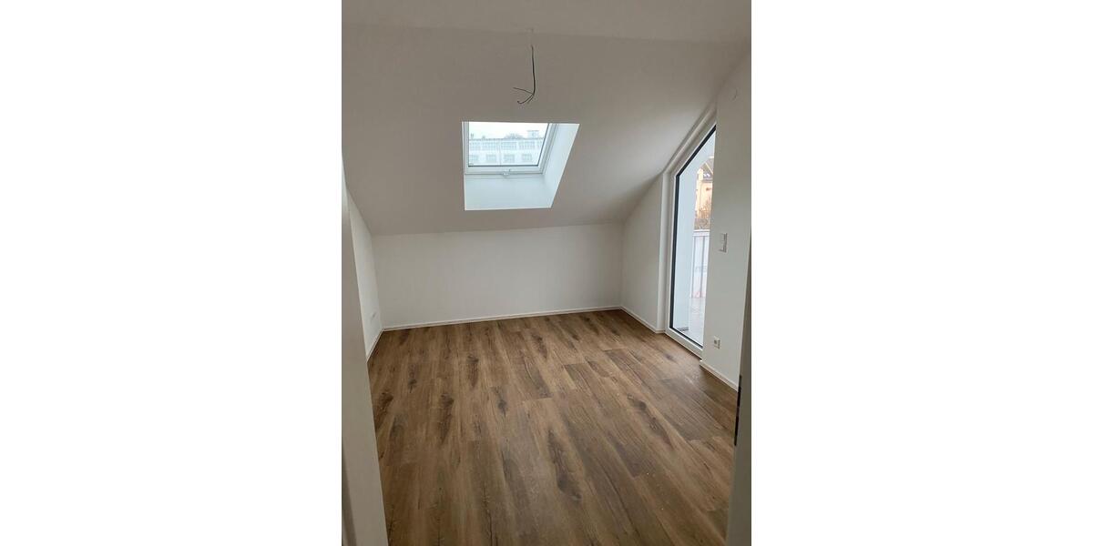 Dachgeschoßwohnung Gomaringen - 4 Zimmer, 105 m&sup2;, 1.300&euro; | Angebot:24619607