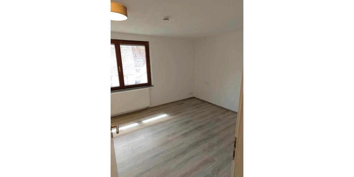 Etagenwohnung Rohrdorf - 3 Zimmer, 80 m&sup2;, 950&euro; | Angebot:26604033