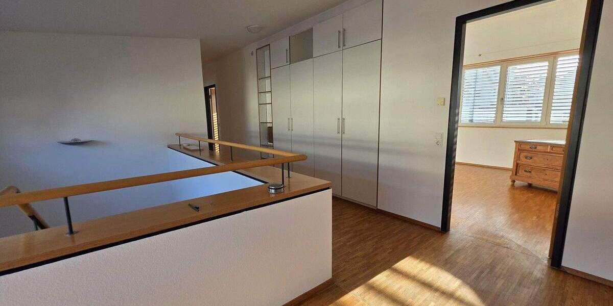 Einfamilienhaus Reutlingen Ringelbach - 7 Zimmer, 200 m&sup2;, 2.500&euro; | Angebot:24622227
