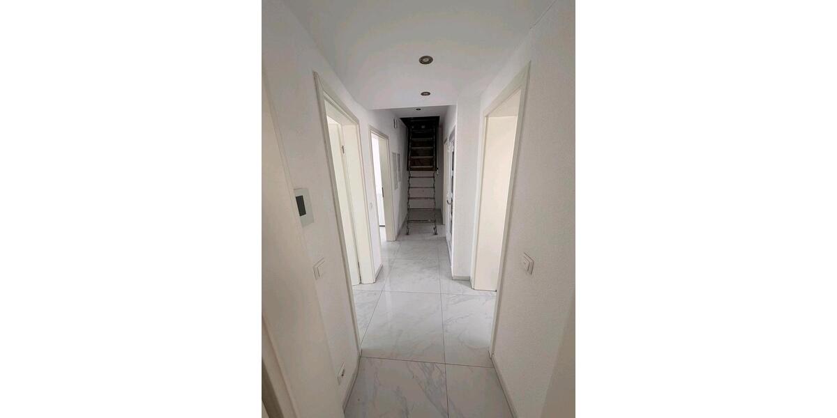 Dachgeschoßwohnung Simmozheim - 4 Zimmer, 94 m&sup2;, 1.000&euro; | Angebot:25755988