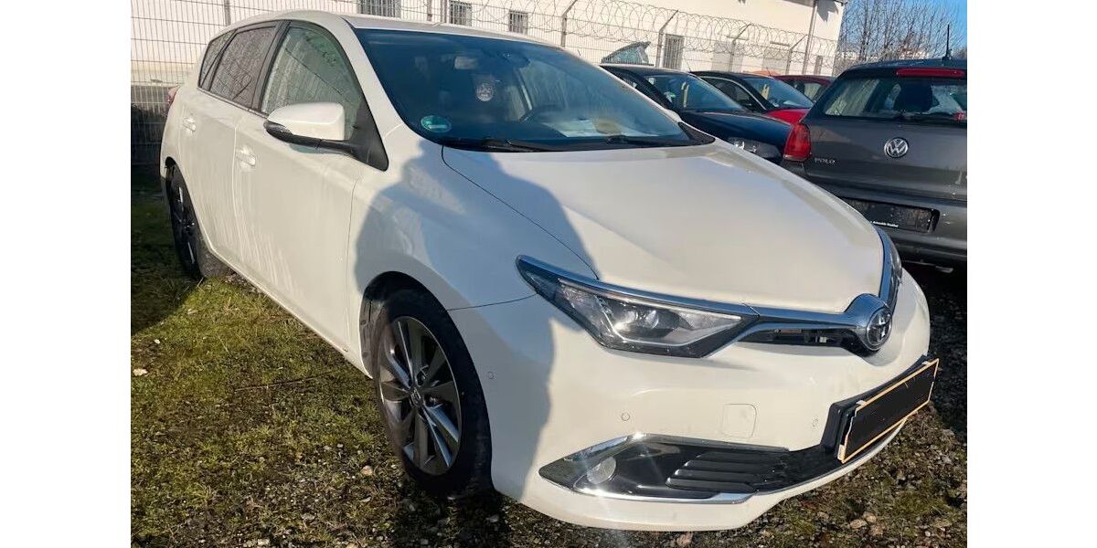Toyota Auris 159.000 km 11.550 &euro; Ditzingen 71254