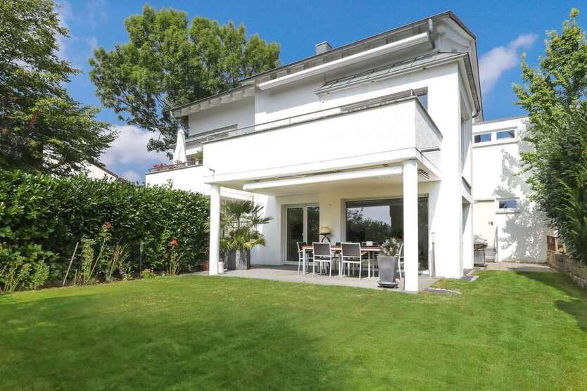 Haus zum Mieten in Böblingen 2.700 € 170 m²