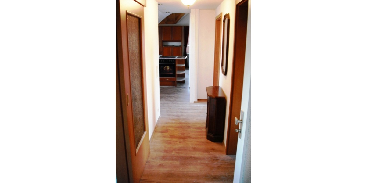 Hochwertige 2½-Zi. DG-Wohnung mit Westbalkon, EBK & Stellplatz - modernes Wohnen in gepflegter Hausgemeinschaft - Dachgeschoßwohnung Schönaich | Angebot:26945980