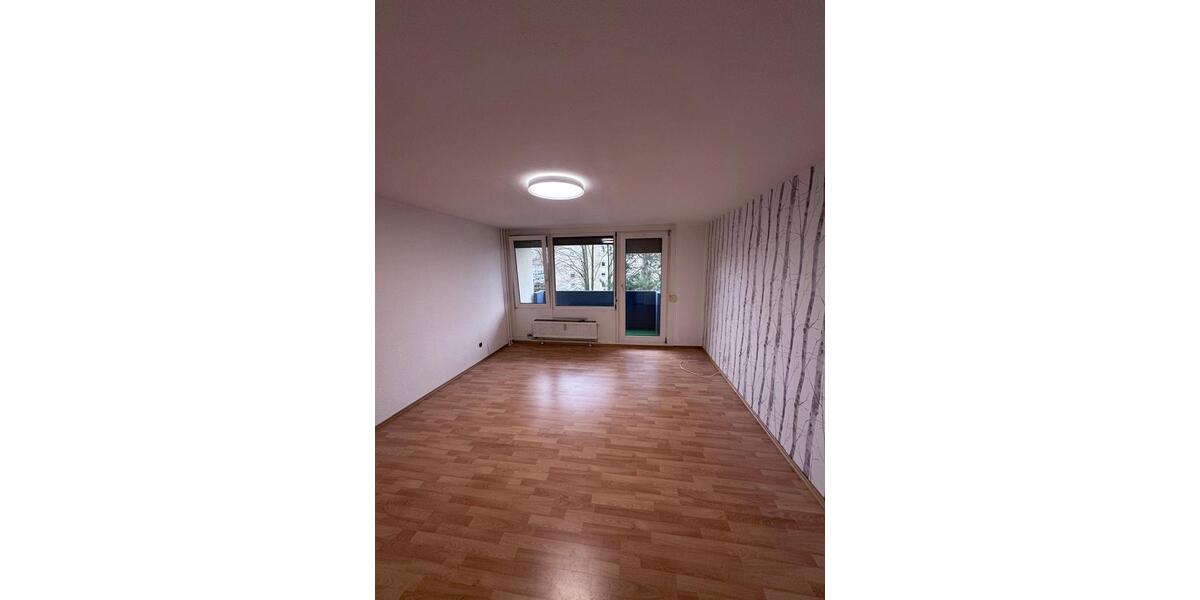 Helle und geräumige 2 Zi. Wohnung mit Balkon und Stellplatz 2 zimmer
