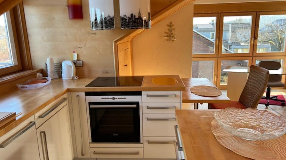 Möbl.2-Zi-Whg., 95 qm, Dachterrasse, Stellplatz, Pauschal 1.200 € zimmer