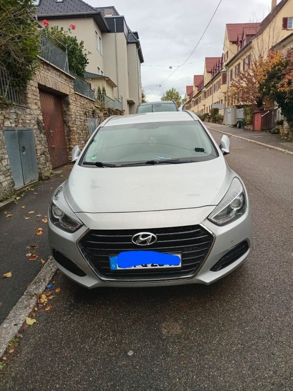 Hyundai i40 148.000 km 9.000 € Stuttgart 70439