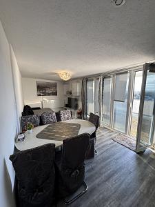 WEITBLICK & WOHLGEFÜHL MIT GROßER DACHTERRASSE - Einfamilienhaus Sindelfingen Eichholz | Angebot:26270220