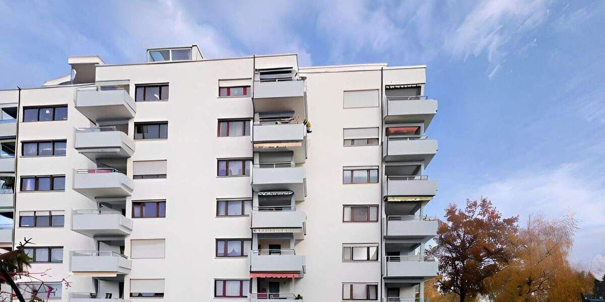 Helle 3 Zimmer-Wohnung mit Balkon, Aufzug und Stellplatz in Neckarrems 3 zimmer