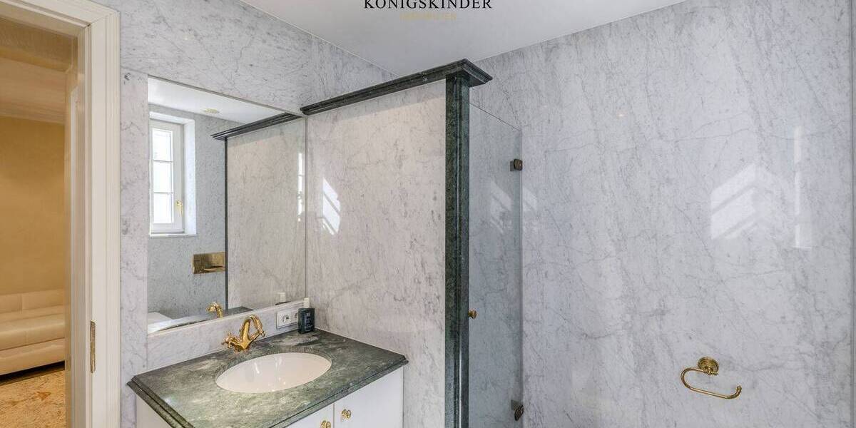 Etagenwohnung Stuttgart Mitte - 5 Zimmer, 130 m&sup2;, 2.700&euro; | Angebot:26859009