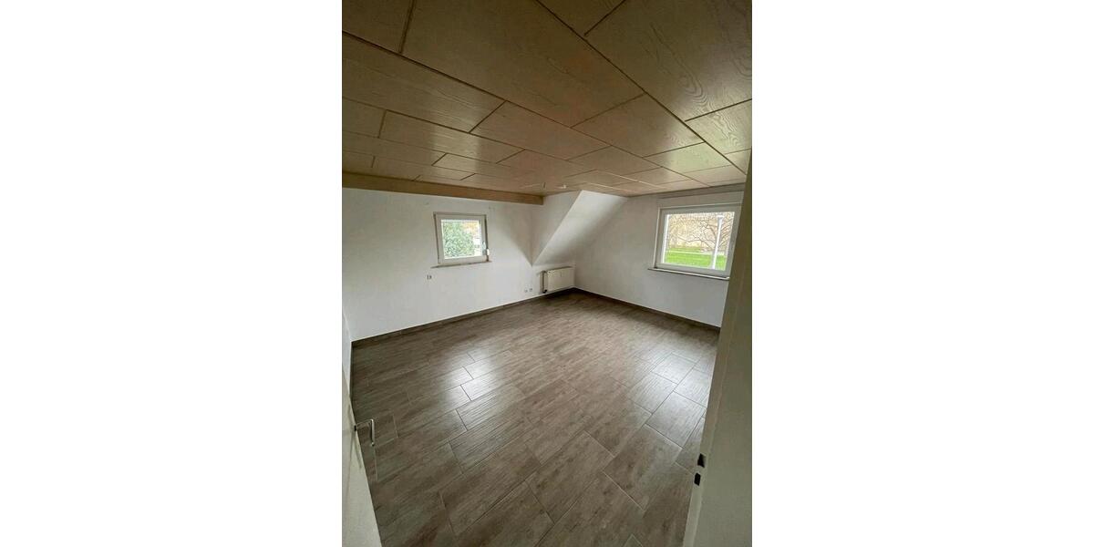 Etagenwohnung Sachsenheim - 3.5 Zimmer, 93 m&sup2;, 1.300&euro; | Angebot:26475903
